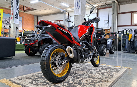 Мотоцикл X-CAPE (GOLD EDITION 650X)