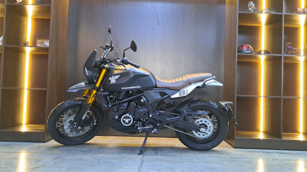 Мотоцикл Moto Morini SEIEMMEZZO SCR (GRAPHITE BLACK)