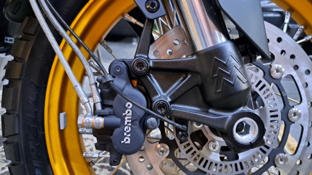 Мотоцикл X-CAPE (GOLD EDITION 650X)