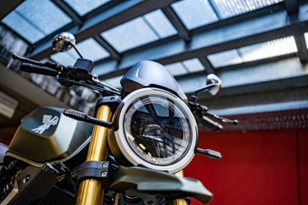 Мотоцикл Moto Morini Seiemmezzo SCR