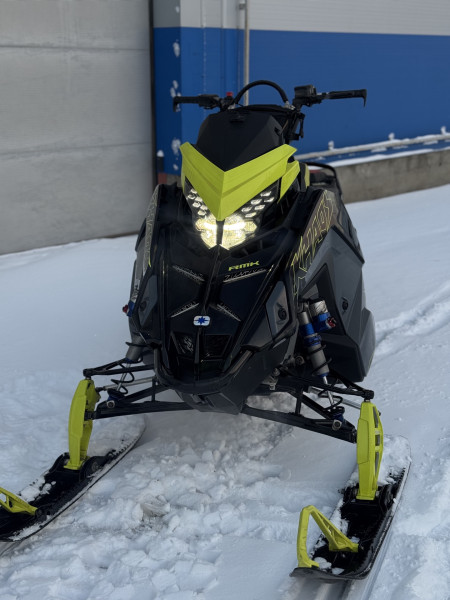 Горный снегоход Polaris  Boost Matryx Slash 155