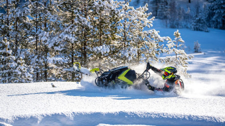 Горный снегоход Polaris  Boost Matryx Slash 155 Горный снегоход Polaris  Boost Matryx Slash 155